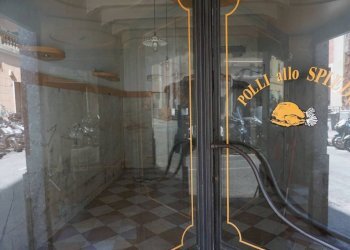 Interno non residenziale - Negozio via Luigi Dottesio, 56r, Genova (zona Sampierdarena) - foto 2