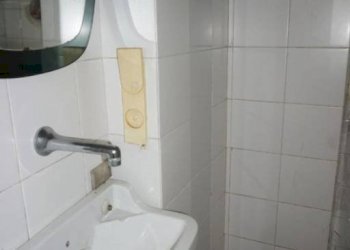 Bagno - Negozio via Luigi Dottesio, 56r, Genova (zona Sampierdarena) - foto 7