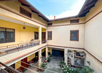 Cortile interno - Casa indipendente vicolo Ardito 9, Gattinara - foto 11