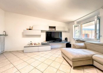 Salone - Casa indipendente via Fiume n 17, Grignasco - foto 1