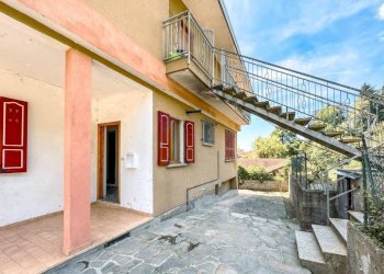 Facciata - Casa indipendente via Fiume n 17, Grignasco - foto 19