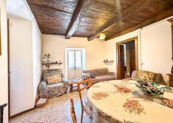 Salone - Villa a Schiera Località Pianaccia - via Negri, 6, Grignasco - foto 1