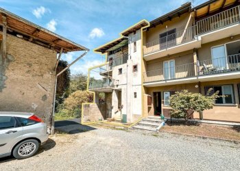 Facciata - Villa a Schiera Località Pianaccia - via Negri, 6, Grignasco - foto 17