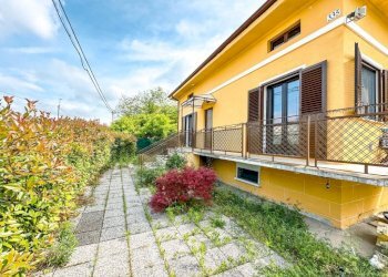 Giardino - Casa indipendente corso vercelli, 335, Gattinara - foto 3