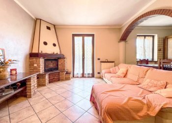 Salone - Villa FRAZIONE MOLINO 2, Guardabosone - foto 25