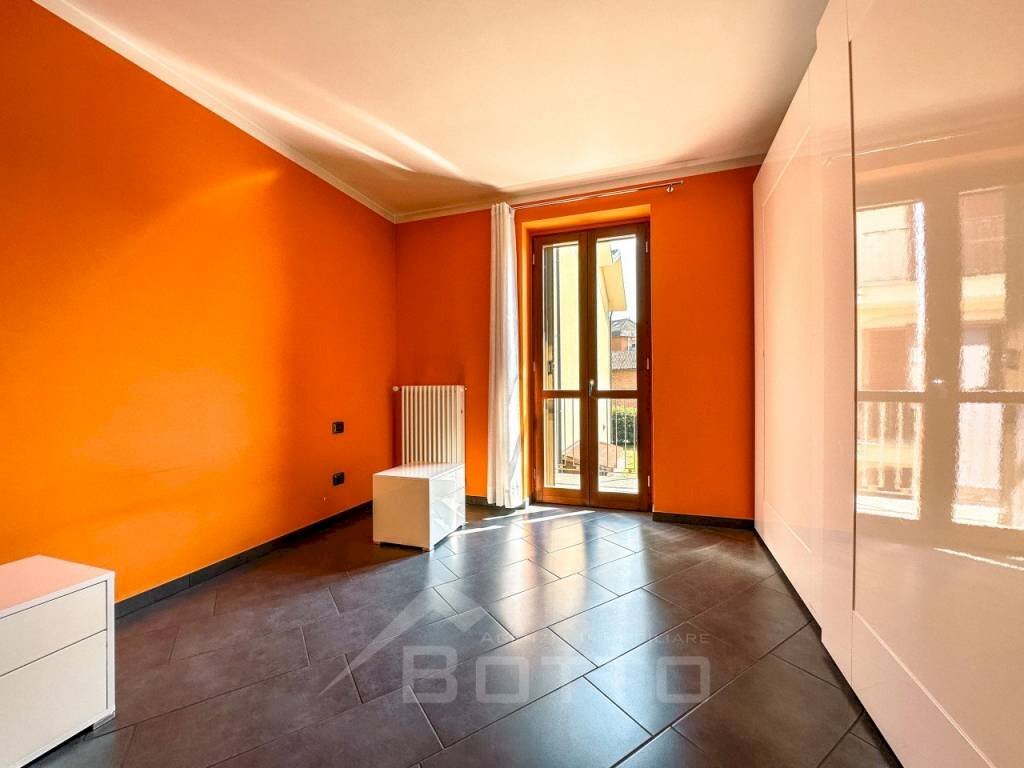 Camera da letto - Bilocale via Mattai, 12, Gattinara - foto 3