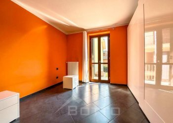 Camera da letto - Bilocale via Mattai, 12, Gattinara - foto 3