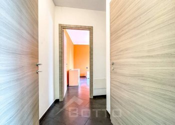 Corridoio - Bilocale via Mattai, 12, Gattinara - foto 8