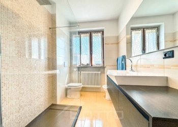 Bagno - Bilocale via Mattai, 12, Gattinara - foto 9