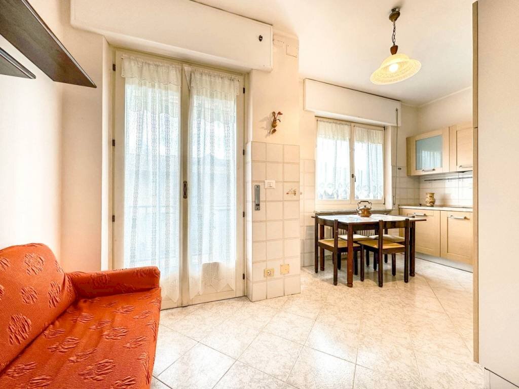 Salone - Trilocale via DON CARLO CERRI 16, Borgosesia - foto 3