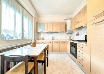 Cucina - Trilocale via DON CARLO CERRI 16, Borgosesia - foto 2