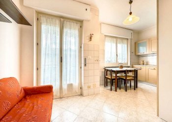 Salone - Trilocale via DON CARLO CERRI 16, Borgosesia - foto 3