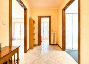 Interno appartamento - Trilocale via DON CARLO CERRI 16, Borgosesia - foto 7