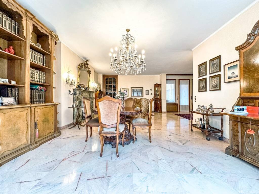 Salone - Appartamento corso Giuseppe Garibaldi 21, Gattinara - foto 1