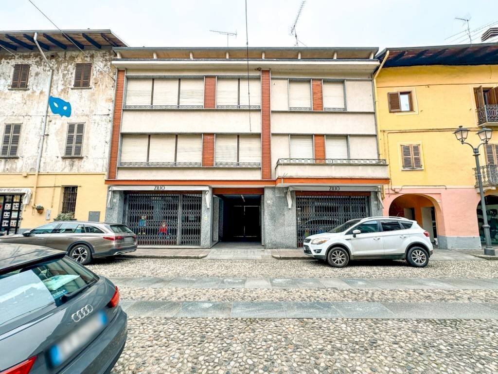 Facciata - Appartamento corso Giuseppe Garibaldi 21, Gattinara - foto 2