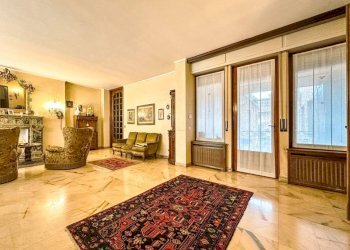 Salone - Appartamento corso Giuseppe Garibaldi 21, Gattinara - foto 4