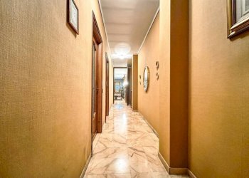 Interno palazzo - Appartamento corso Giuseppe Garibaldi 21, Gattinara - foto 15