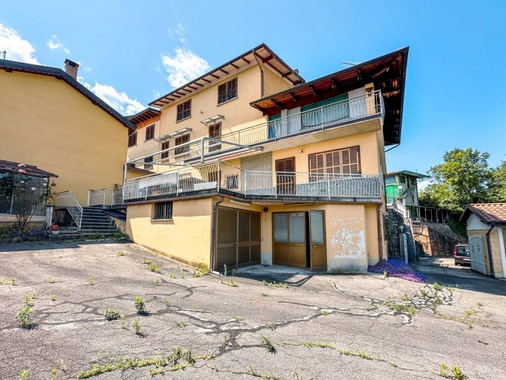 Facciata - Casa indipendente Frazione Crabia 20, Cellio con Breia - foto 1