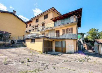 Facciata - Casa indipendente Frazione Crabia 20, Cellio con Breia - foto 1