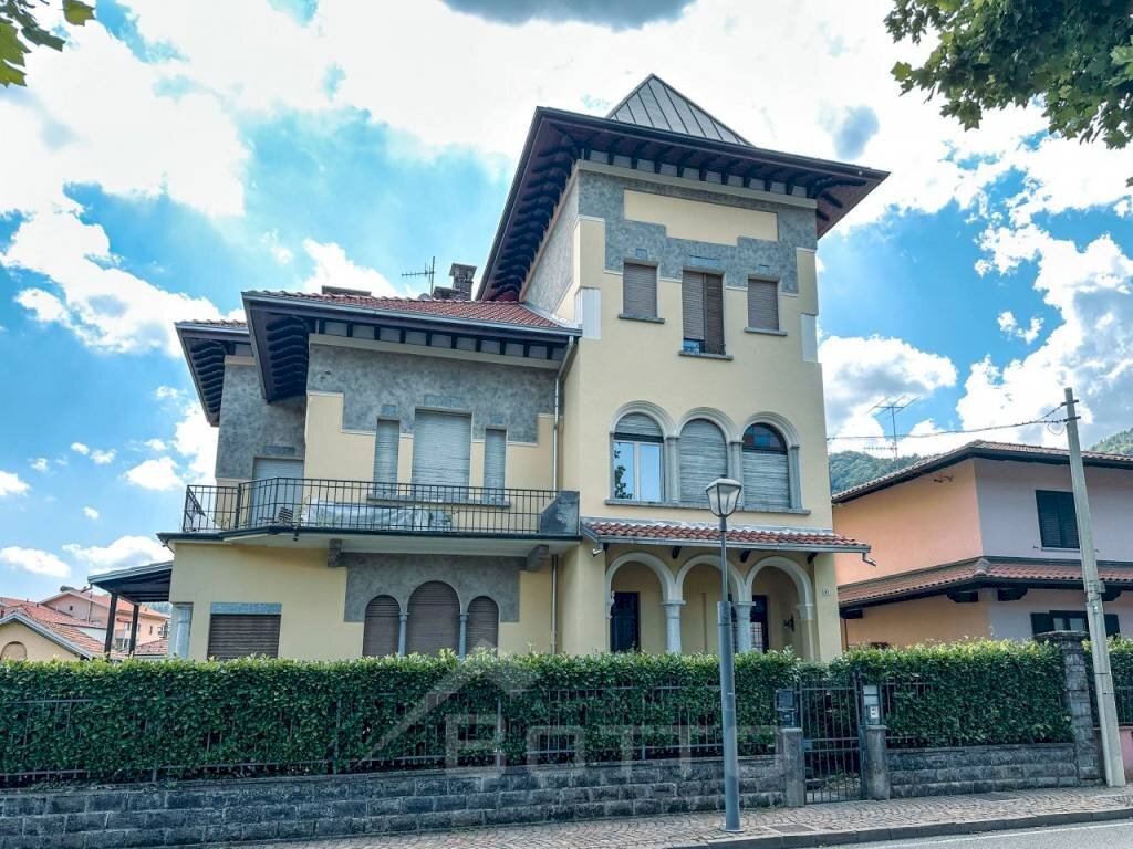 Facciata - Four-room apartment viale Rimembranze 7, Borgosesia - photo 2