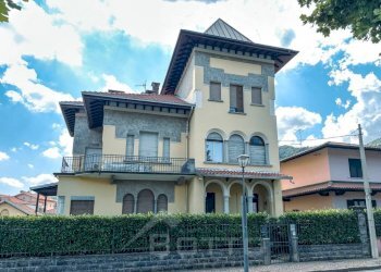 Facciata - Quadrilocale viale Rimembranze 7, Borgosesia - foto 2