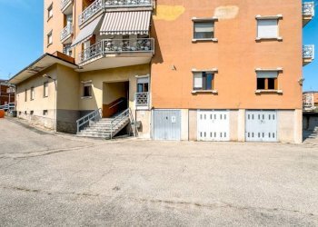 Facciata - Trilocale viale Guglielmo Marconi, 72, Gattinara - foto 15