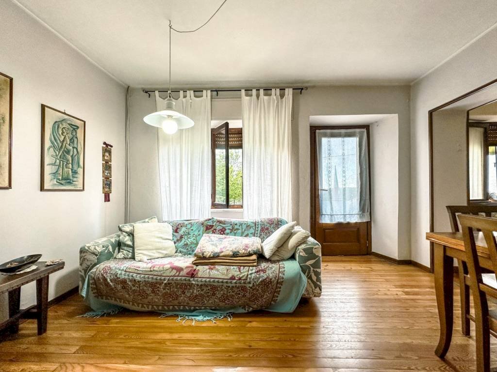 Salone - Casa indipendente FRAZIONE UCCELLI, Caprile - foto 3