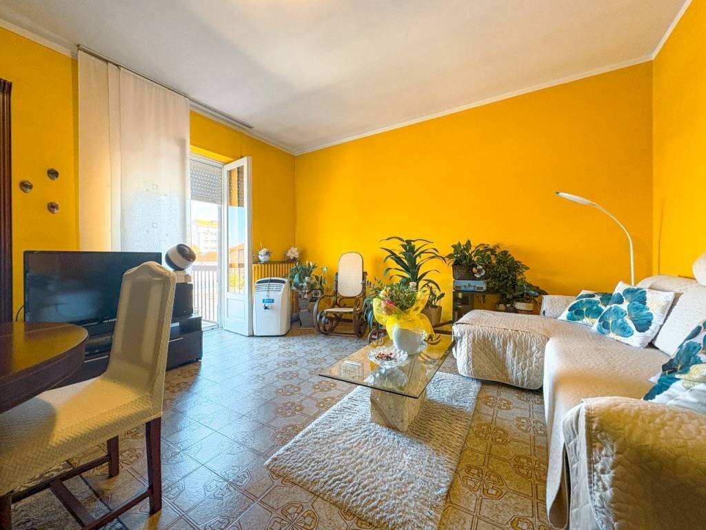 Salone - Trilocale via Galileo Ferraris, 15, Gattinara - foto 1