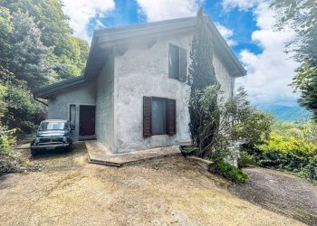 Facciata - Villa via Fratelli Varalli 3a, Varallo - foto 26