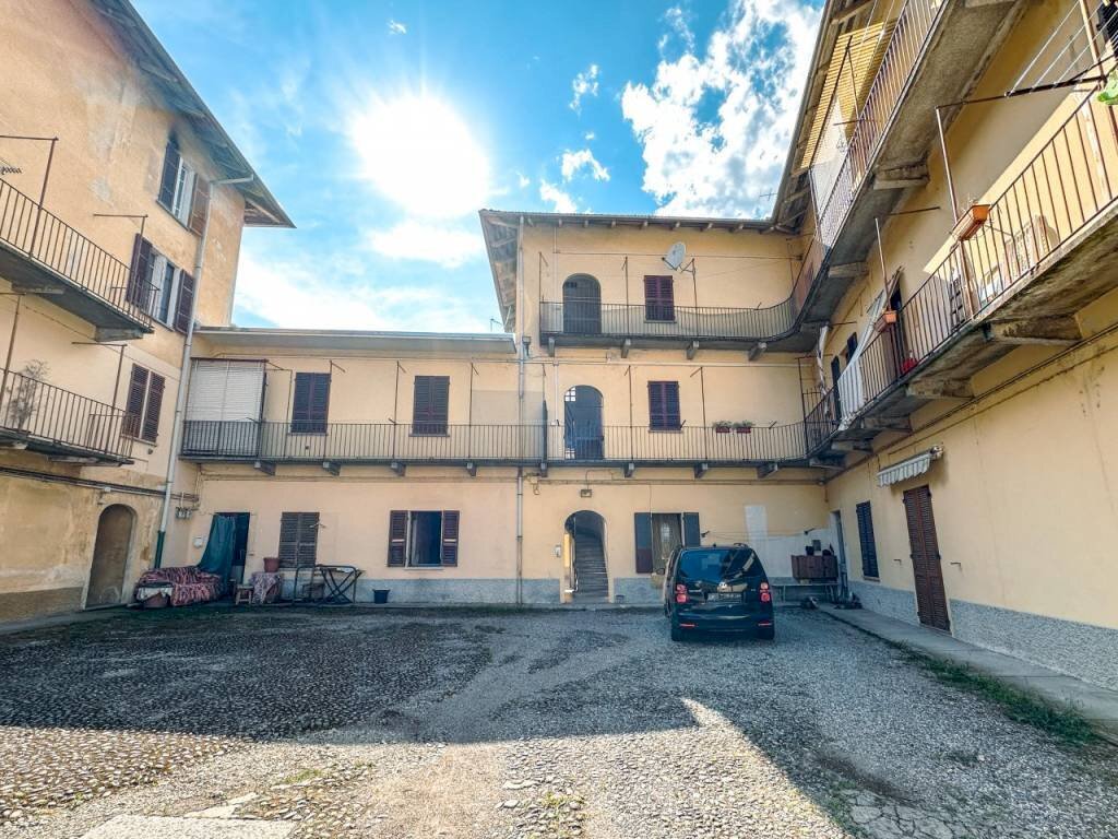 Cortile interno - Trilocale via DELLE FONTANE 70, Borgosesia - foto 2