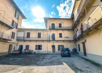 Cortile interno - Trilocale via DELLE FONTANE 70, Borgosesia - foto 2
