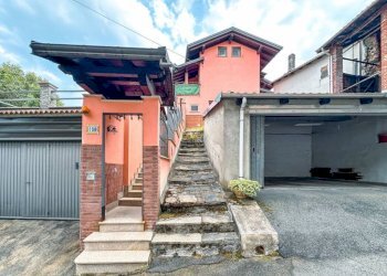 Ingresso - Villa a Schiera via GARIBALDI 150, Pray - foto 22