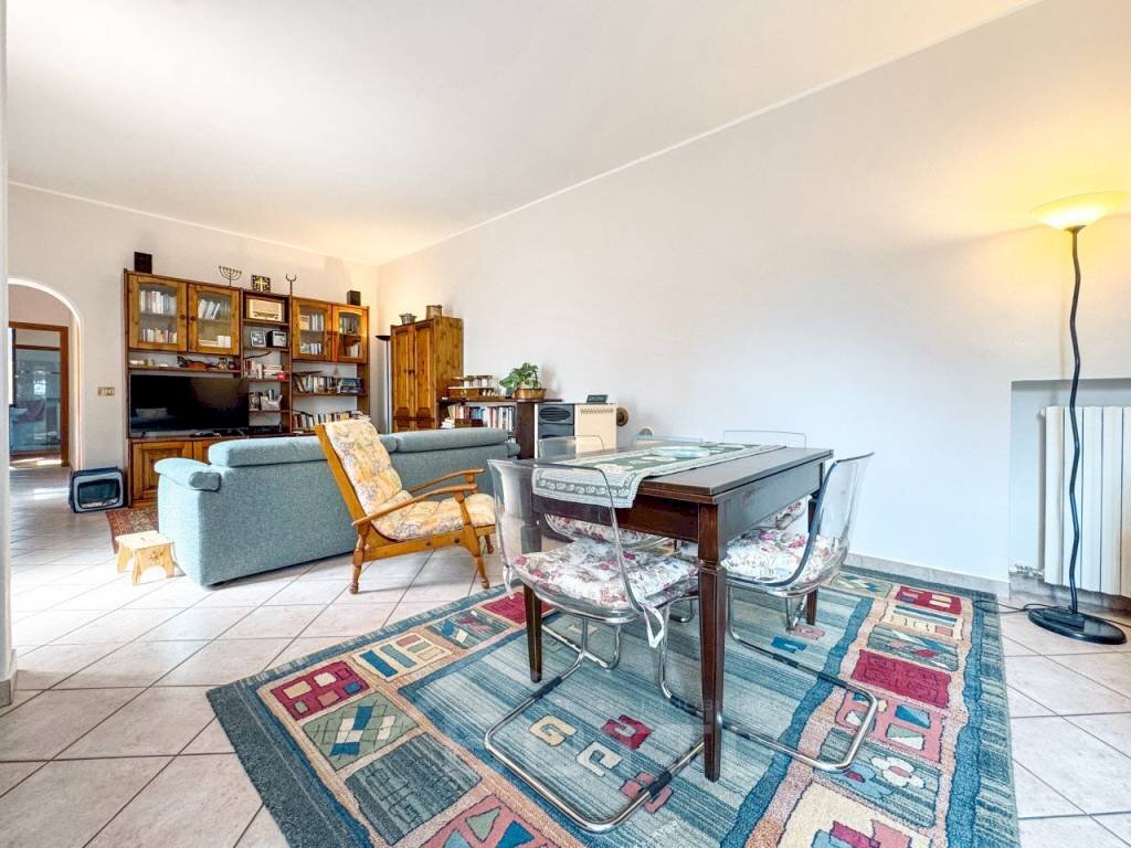 Salone - Trilocale via Giuseppe Torchio 10, Serravalle Sesia - foto 3