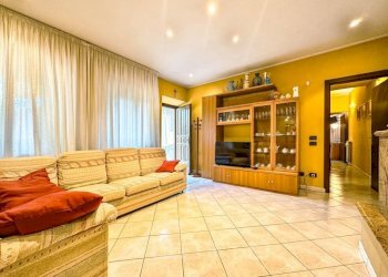 Salone - Trilocale via riale n 6, Grignasco - foto 1