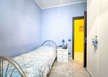Camera da letto - Trilocale via riale n 6, Grignasco - foto 9