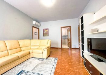 Salone - Villa a Schiera via Novara 246, Romagnano Sesia - foto 4