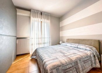 Camera da letto - Villa a Schiera via Novara 246, Romagnano Sesia - foto 13