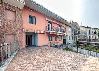 Facciata - Villa a Schiera via Novara 246, Romagnano Sesia - foto 29