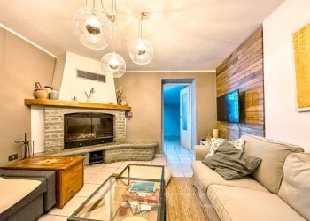 Salone - Casa indipendente via Piede della Costa 43, Varallo - foto 1