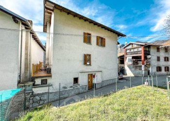 Facciata - Casa indipendente via Piede della Costa 43, Varallo - foto 21