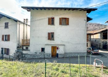 Facciata - Casa indipendente via Piede della Costa 43, Varallo - foto 23