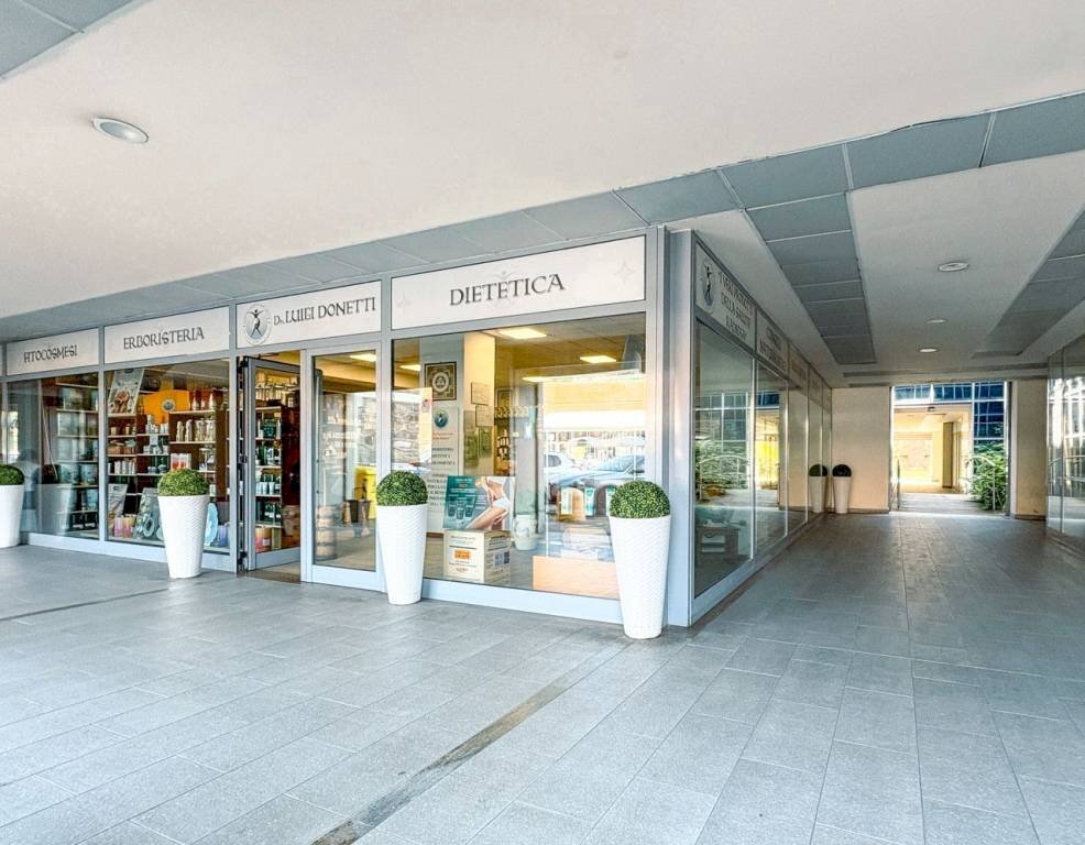 Interno non residenziale - Negozio via Luigi Lenot 6, Borgosesia - foto 1