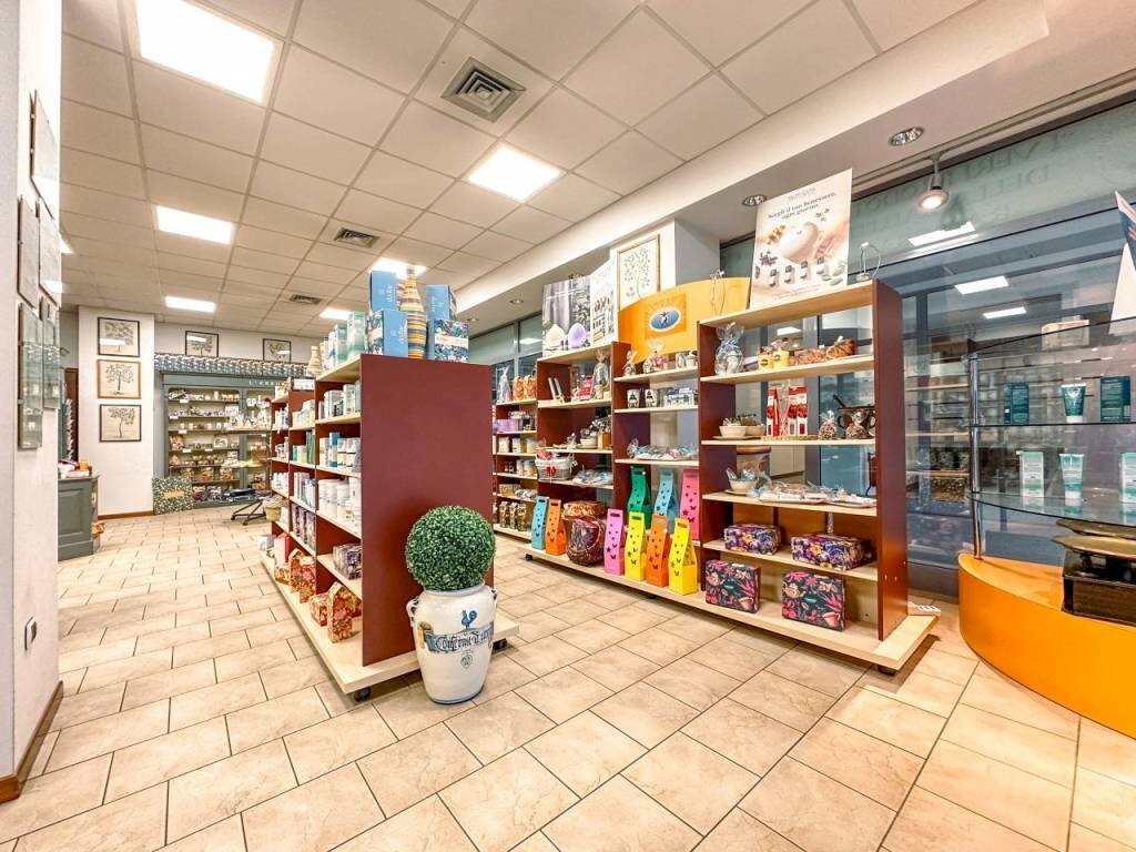 Interno non residenziale - Negozio via Luigi Lenot 6, Borgosesia - foto 2