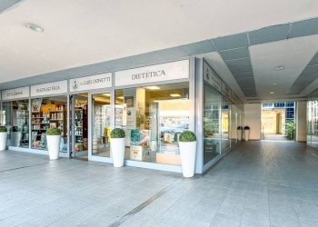 Interno non residenziale - Negozio via Luigi Lenot 6, Borgosesia - foto 1