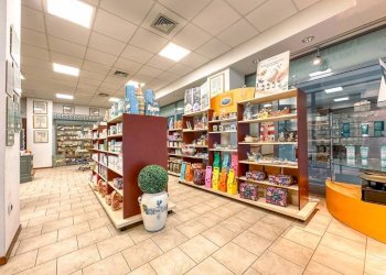 Interno non residenziale - Negozio via Luigi Lenot 6, Borgosesia - foto 2