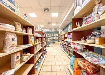 Interno non residenziale - Negozio via Luigi Lenot 6, Borgosesia - foto 6