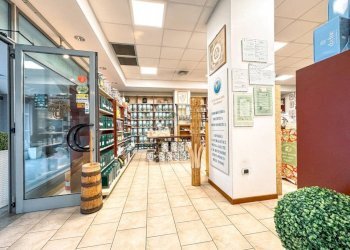 Interno non residenziale - Negozio via Luigi Lenot 6, Borgosesia - foto 7