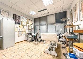 Interno non residenziale - Negozio via Luigi Lenot 6, Borgosesia - foto 8