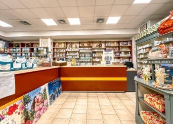 Interno non residenziale - Negozio via Luigi Lenot 6, Borgosesia - foto 9