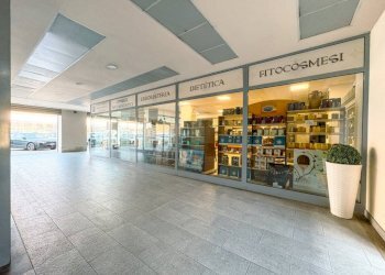 Interno non residenziale - Negozio via Luigi Lenot 6, Borgosesia - foto 14